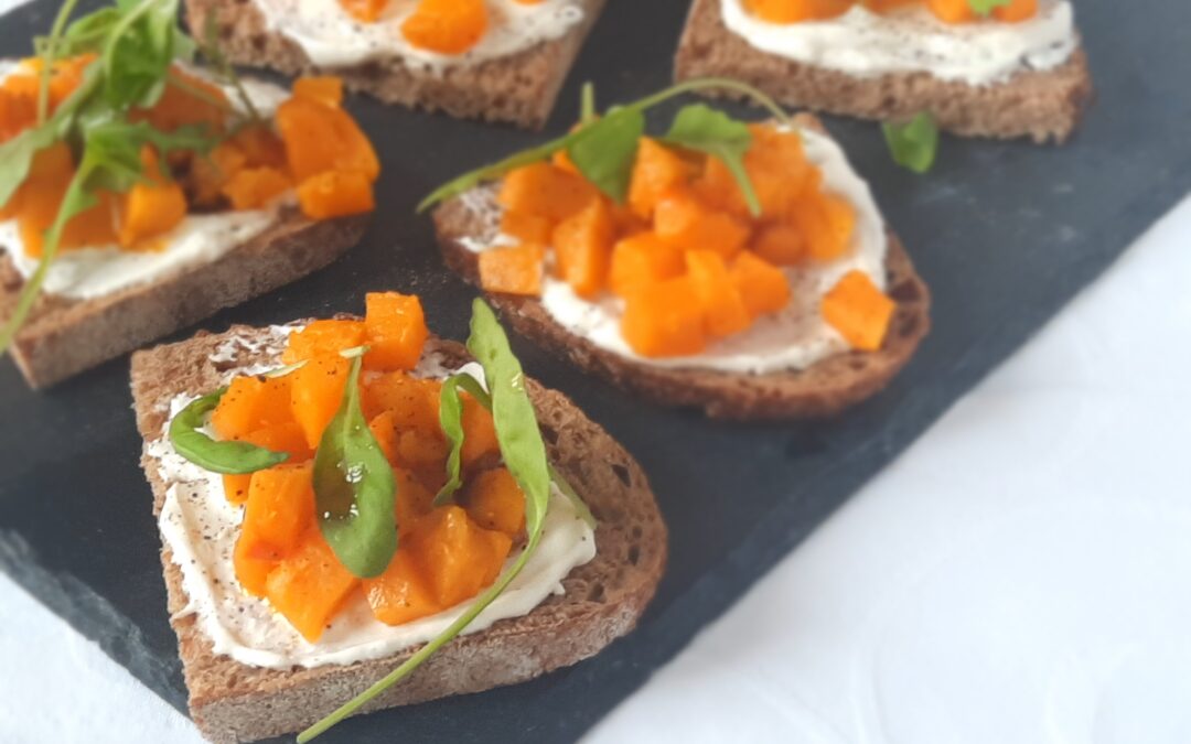 Bruschetta met pompoen, feta en rucola