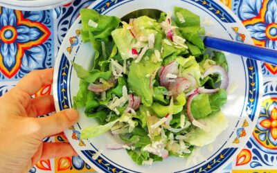 Salade van baby romaine en Parmezaanse kaas