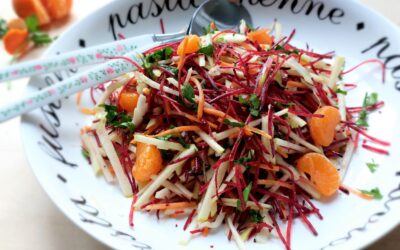 Rauwkostsalade met biet, wortel, appel en mandarijn