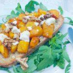 Geroosterd brood met pompoen en walnoot