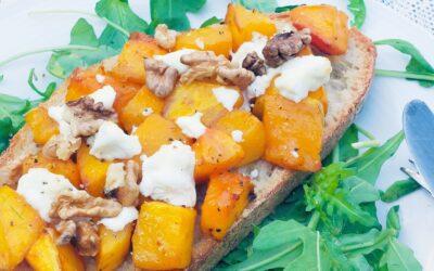 Geroosterd brood met pompoen en walnoot